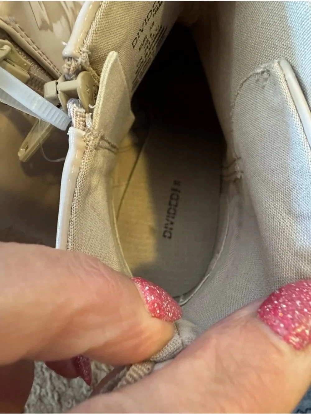 Divided by H&M Ankle Boots Beige Patent Faux Leather Block Heel 8 39 NEW - Picture 9 of 12